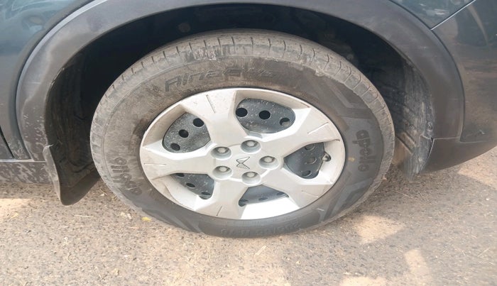 2023 Mahindra XUV300 W6 1.5 Diesel, Diesel, Manual, 37,287 km, tyre