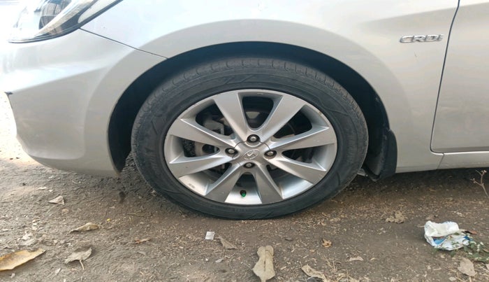 2012 Hyundai Verna FLUIDIC 1.6 CRDI SX, Diesel, Manual, 1,31,048 km, tyre