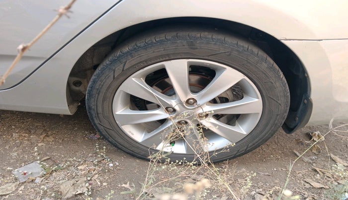 2012 Hyundai Verna FLUIDIC 1.6 CRDI SX, Diesel, Manual, 1,31,048 km, tyre