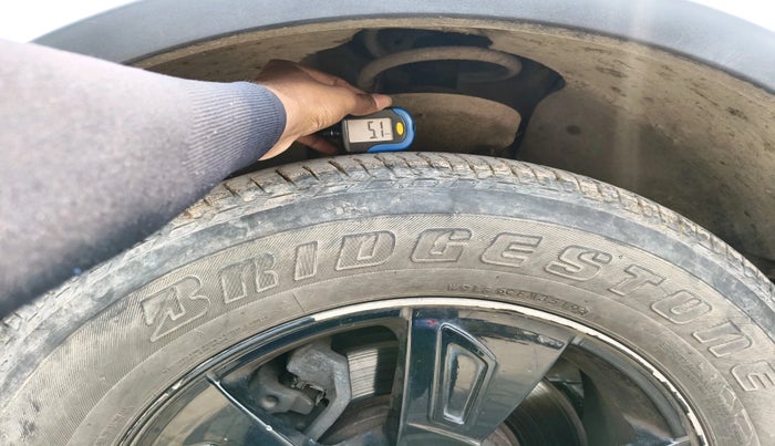 2016 Mahindra XUV500 W6, Diesel, Manual, 1,52,480 km, tyre