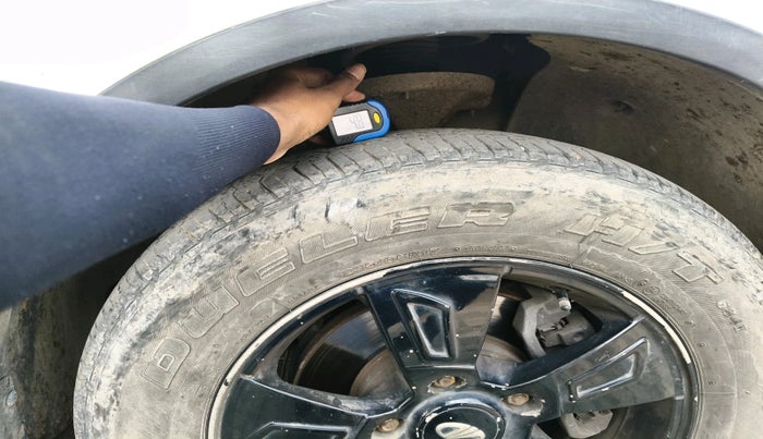 2016 Mahindra XUV500 W6, Diesel, Manual, 1,52,480 km, tyre