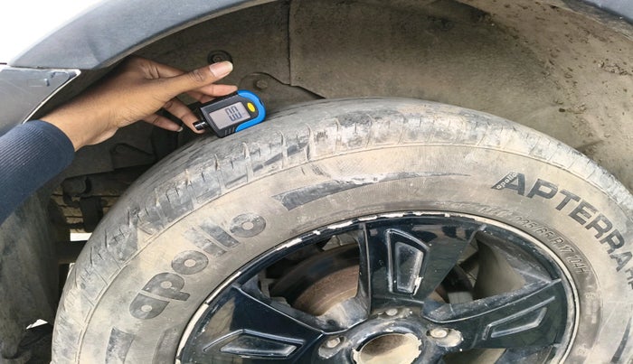 2016 Mahindra XUV500 W6, Diesel, Manual, 1,52,480 km, tyre