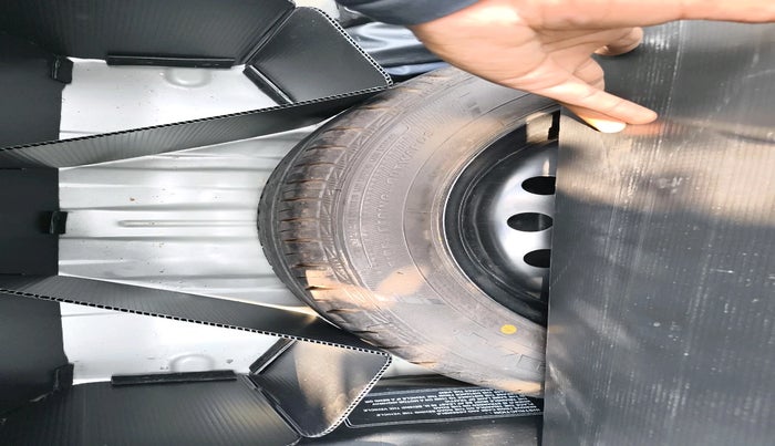 2013 Toyota Etios G, Petrol, Manual, 32,204 km, tyre