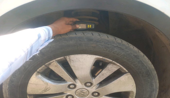 2015 Maruti S Cross ALPHA 1.6, Diesel, Manual, 1,66,375 km, tyre