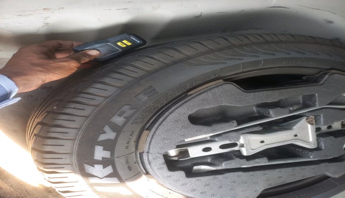 2015 Maruti S Cross ALPHA 1.6, Diesel, Manual, 1,66,375 km, tyre