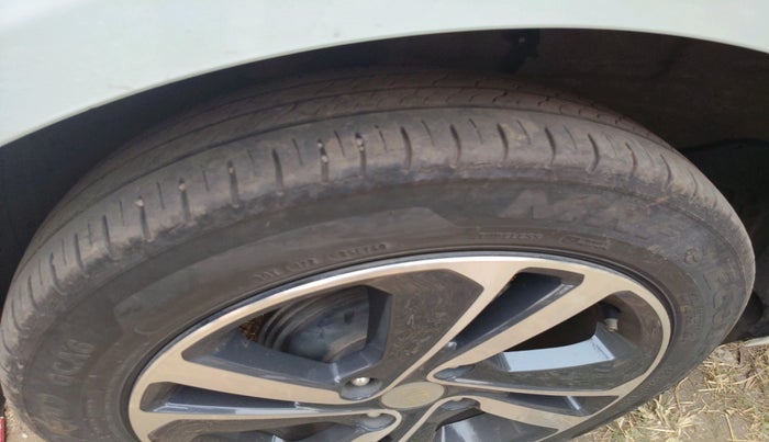 2025 Tata ALTROZ XZ PLUS O SUNROOF CNG, CNG, Manual, 24,134 km, tyre