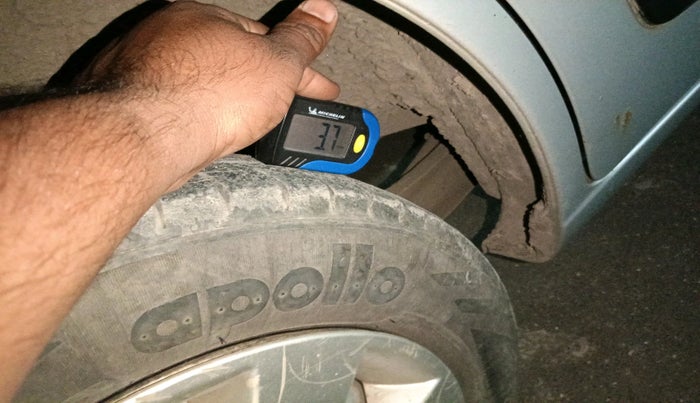 2012 Maruti Wagon R 1.0 LXI CNG, CNG, Manual, 98,405 km, tyre