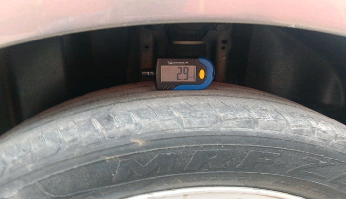 2011 Chevrolet Cruze LTZ AT, Diesel, Automatic, 1,23,158 km, tyre