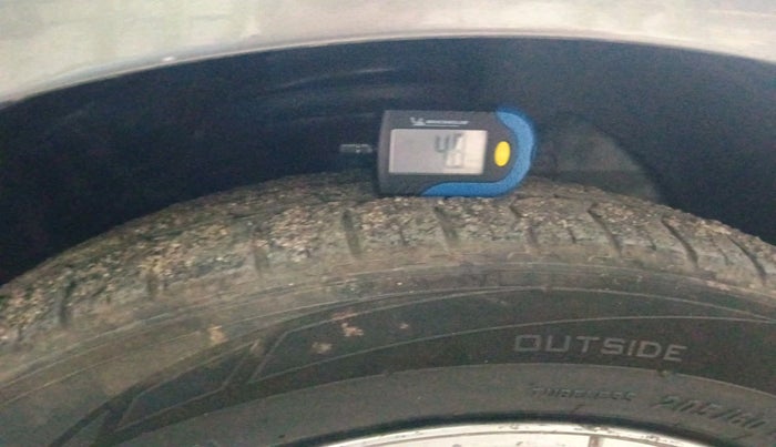 2011 Chevrolet Cruze LTZ AT, Diesel, Automatic, 1,23,158 km, tyre