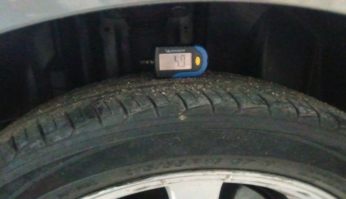 2011 Chevrolet Cruze LTZ AT, Diesel, Automatic, 1,23,158 km, tyre