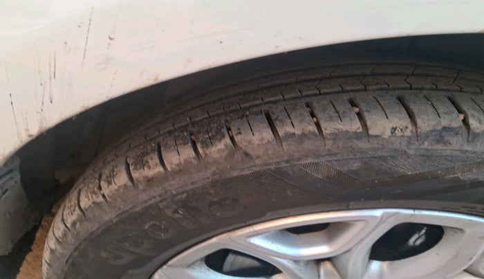 2017 Ford Ecosport TITANIUM 1.5L DIESEL, Diesel, Manual, 1,69,997 km, tyre