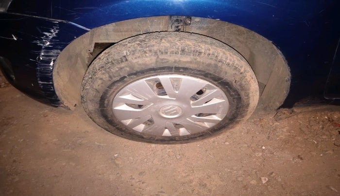 2014 Maruti Swift VXI, Petrol, Manual, 80,372 km, tyre