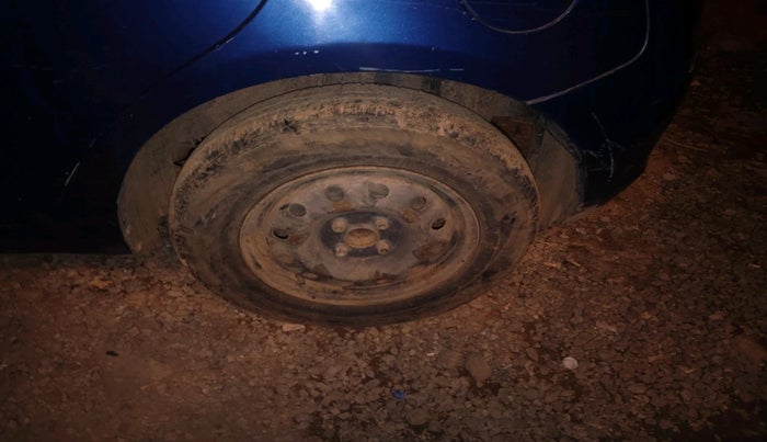 2014 Maruti Swift VXI, Petrol, Manual, 80,372 km, tyre