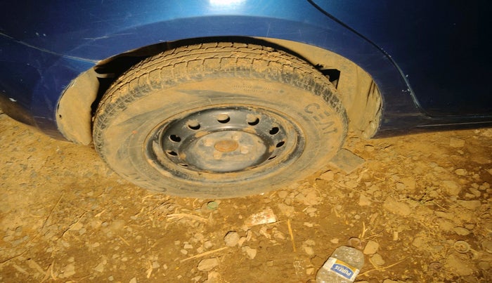 2014 Maruti Swift VXI, Petrol, Manual, 80,372 km, tyre