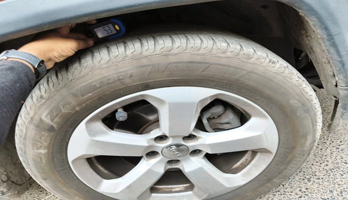 2017 Jeep Compass LONGITUDE (O) 2.0 DIESEL, Diesel, Manual, 1,81,043 km, tyre