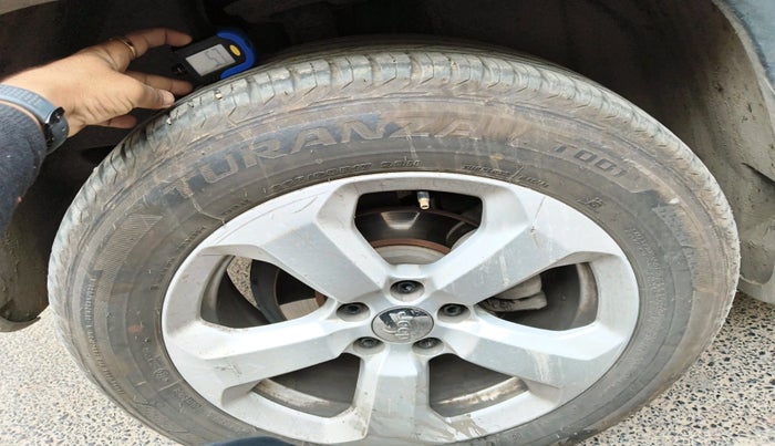 2017 Jeep Compass LONGITUDE (O) 2.0 DIESEL, Diesel, Manual, 1,81,043 km, tyre