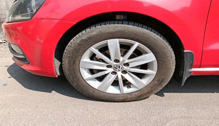 2014 Volkswagen Polo HIGHLINE1.5L, Diesel, Manual, 1,19,292 km, tyre