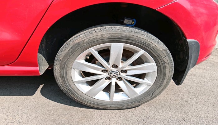 2014 Volkswagen Polo HIGHLINE1.5L, Diesel, Manual, 1,19,292 km, tyre