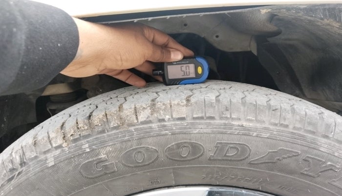 2016 Mahindra TUV300 T6 PLUS, Diesel, Manual, 1,04,174 km, tyre