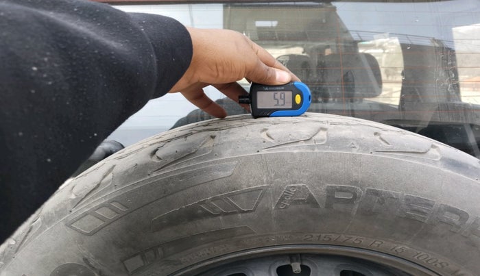 2016 Mahindra TUV300 T6 PLUS, Diesel, Manual, 1,04,174 km, tyre