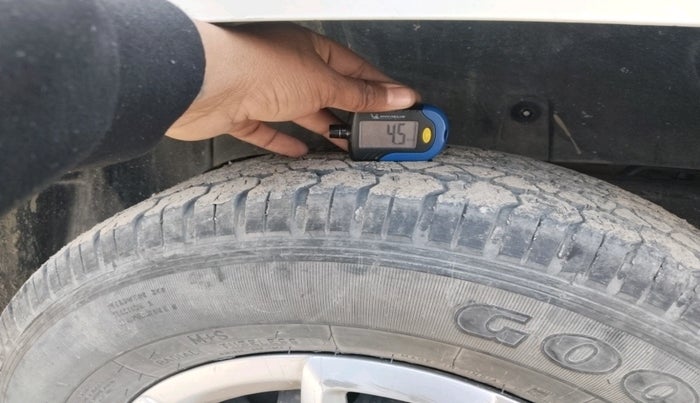 2016 Mahindra TUV300 T6 PLUS, Diesel, Manual, 1,04,174 km, tyre