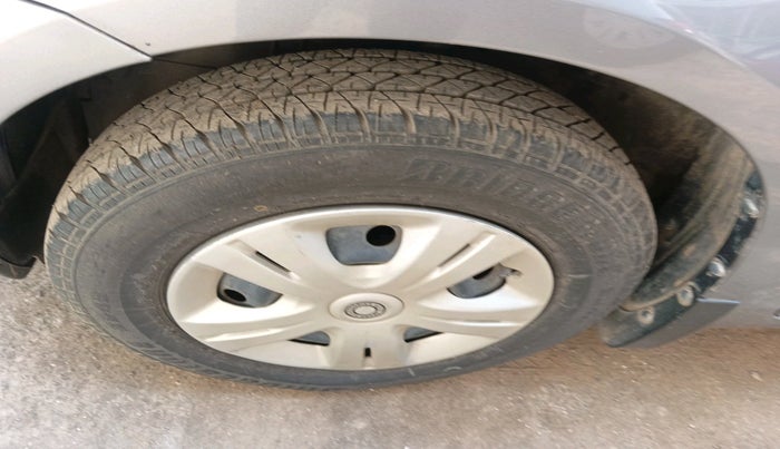 2015 Maruti Swift VXI, Petrol, Manual, 32,070 km, tyre