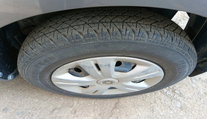 2015 Maruti Swift VXI, Petrol, Manual, 32,070 km, tyre