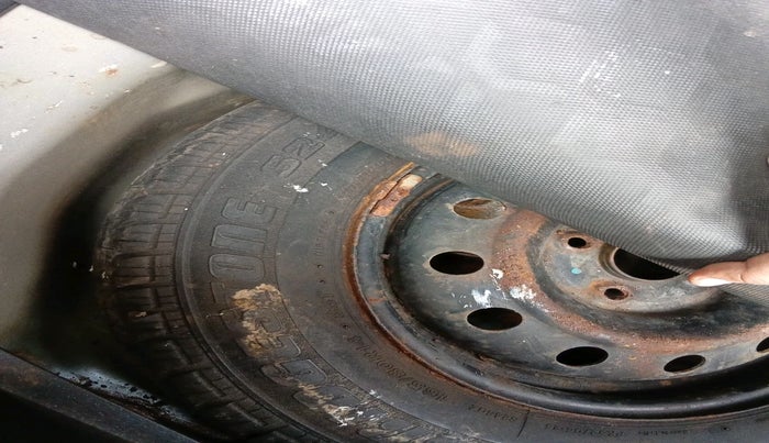 2015 Maruti Swift VXI, Petrol, Manual, 32,070 km, tyre