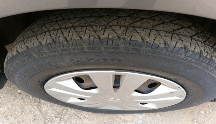 2015 Maruti Swift VXI, Petrol, Manual, 32,070 km, tyre