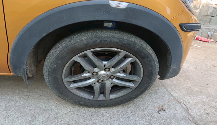 2020 Renault TRIBER RXZ AMT, Petrol, Automatic, 10,849 km, tyre