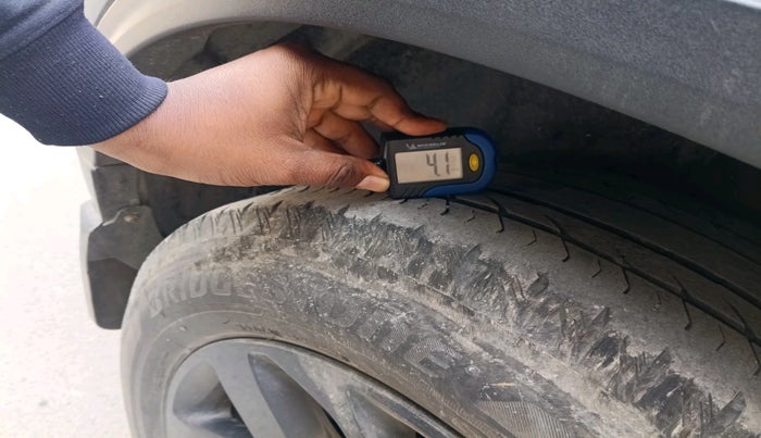 2023 Tata Safari XT PLUS DARK EDITION, Diesel, Manual, 49,620 km, tyre