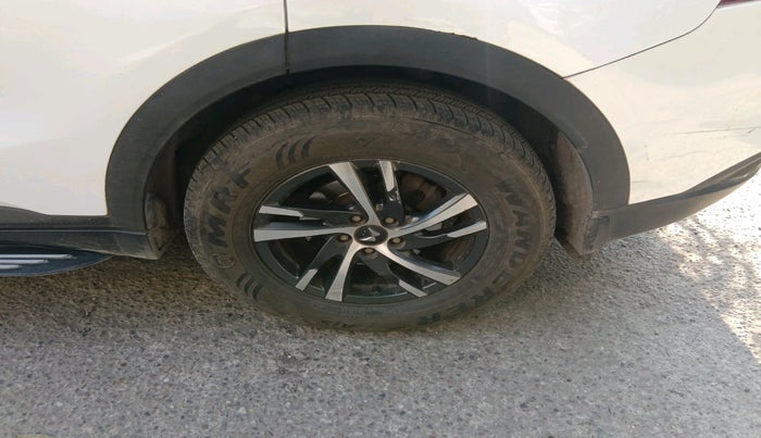 2022 Mahindra XUV700 AX 5 D MT 5 STR, Diesel, Manual, 68,617 km, tyre