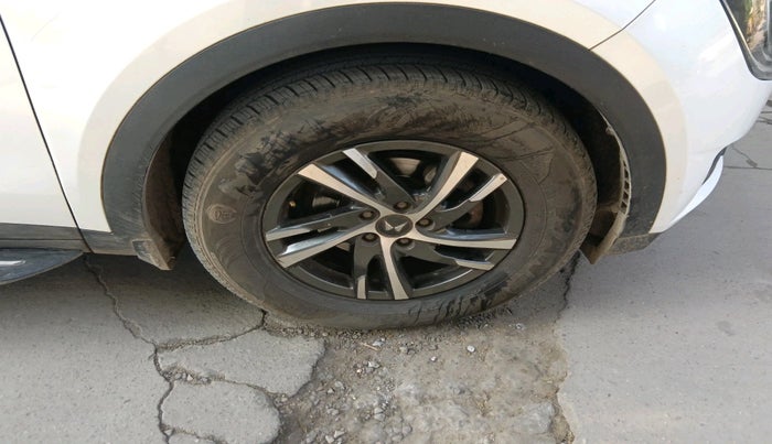 2022 Mahindra XUV700 AX 5 D MT 5 STR, Diesel, Manual, 68,617 km, tyre