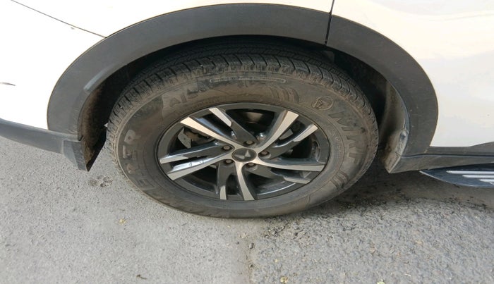 2022 Mahindra XUV700 AX 5 D MT 5 STR, Diesel, Manual, 68,617 km, tyre