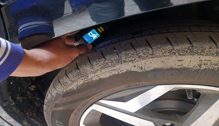 2025 Hyundai ALCAZAR Executive 7 STR 1.5 Diesel MT, Diesel, Manual, 10,751 km, tyre