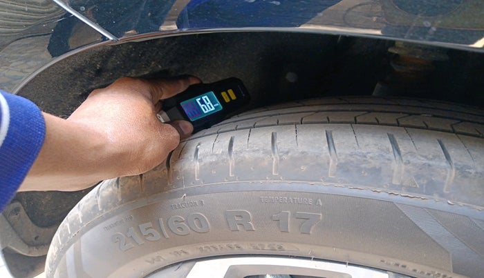 2025 Hyundai ALCAZAR Executive 7 STR 1.5 Diesel MT, Diesel, Manual, 10,751 km, tyre