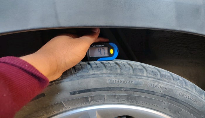 2020 Renault Kwid RXT 1.0 AMT (O), Petrol, Automatic, 42,124 km, tyre