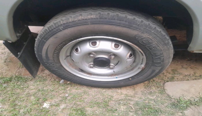 2012 Maruti Omni 5 STR, Petrol, Manual, 30,260 km, tyre