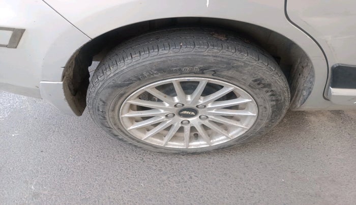 2012 Maruti Ertiga VXI, CNG, Manual, 54,961 km, tyre