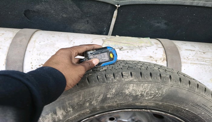 2016 Hyundai Eon ERA +, CNG, Manual, 95,680 km, tyre