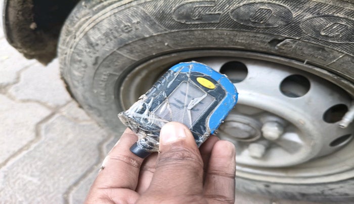 2016 Hyundai Eon ERA +, CNG, Manual, 95,680 km, tyre