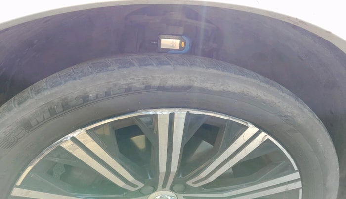 2019 Volvo XC 90 D5 Inscription, Diesel, Automatic, 1,01,375 km, tyre