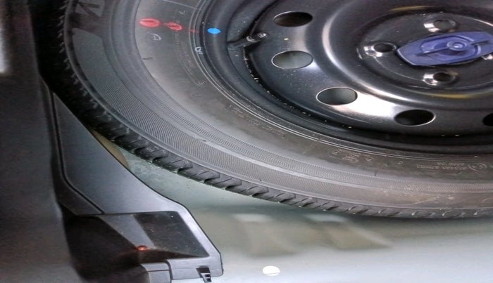 2022 Maruti Swift ZXI, Petrol, Manual, 28,776 km, tyre