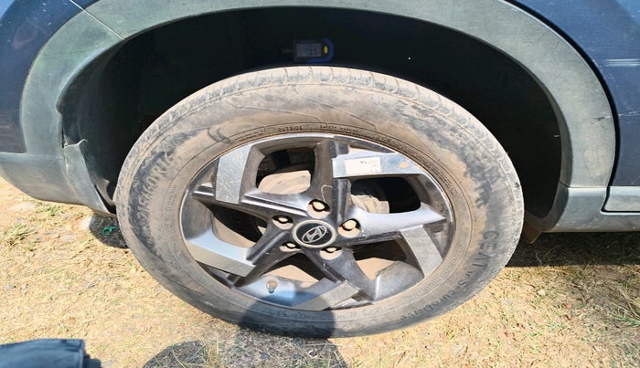 2021 Hyundai VENUE SX 1.5 CRDI, Diesel, Manual, 37,361 km, tyre