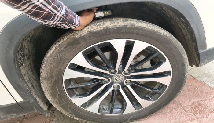 2021 MG HECTOR PLUS SHARP 2.0 DIESEL TURBO MT 6-STR, Diesel, Manual, 1,30,462 km, tyre