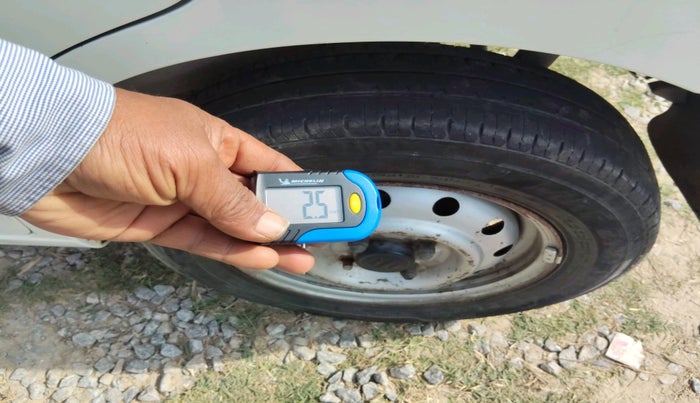 2017 Maruti Wagon R 1.0 LXI CNG, CNG, Manual, 1,43,482 km, tyre