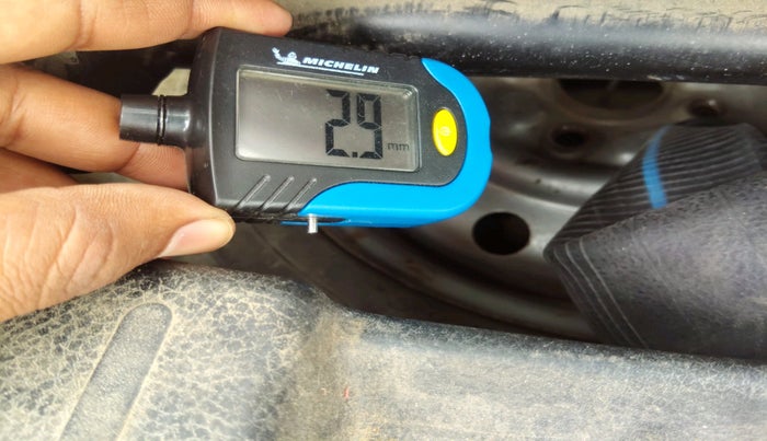 2017 Maruti Wagon R 1.0 LXI CNG, CNG, Manual, 1,43,482 km, tyre