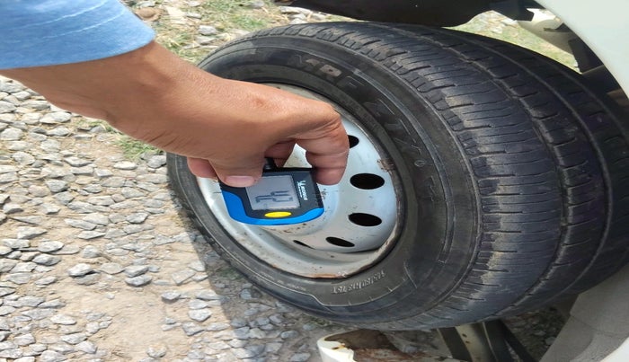 2017 Maruti Wagon R 1.0 LXI CNG, CNG, Manual, 1,43,482 km, tyre