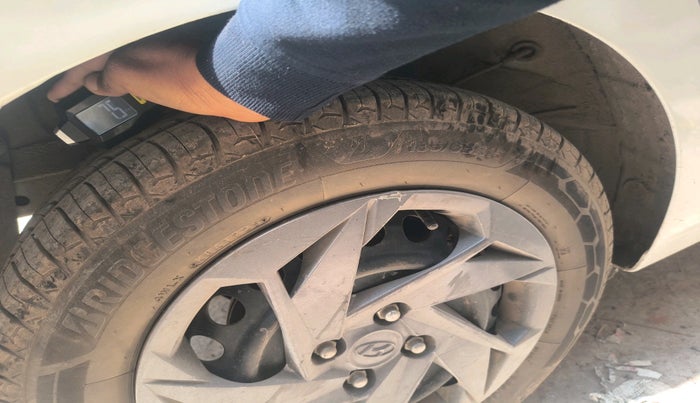 2021 Hyundai NEW I20 MAGNA 1.2 MT, Petrol, Manual, 633 km, tyre