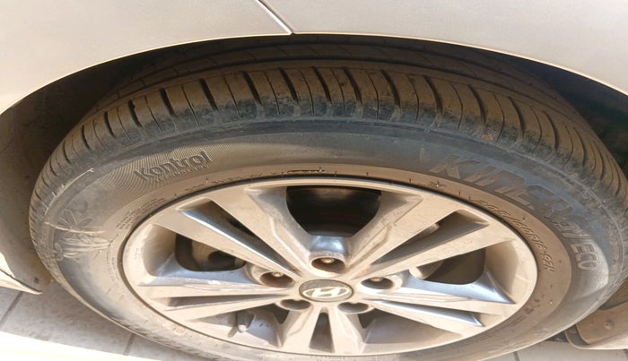 2017 Hyundai New Elantra 2.0 SX(O) AT PETROL, Petrol, Automatic, 47,163 km, tyre